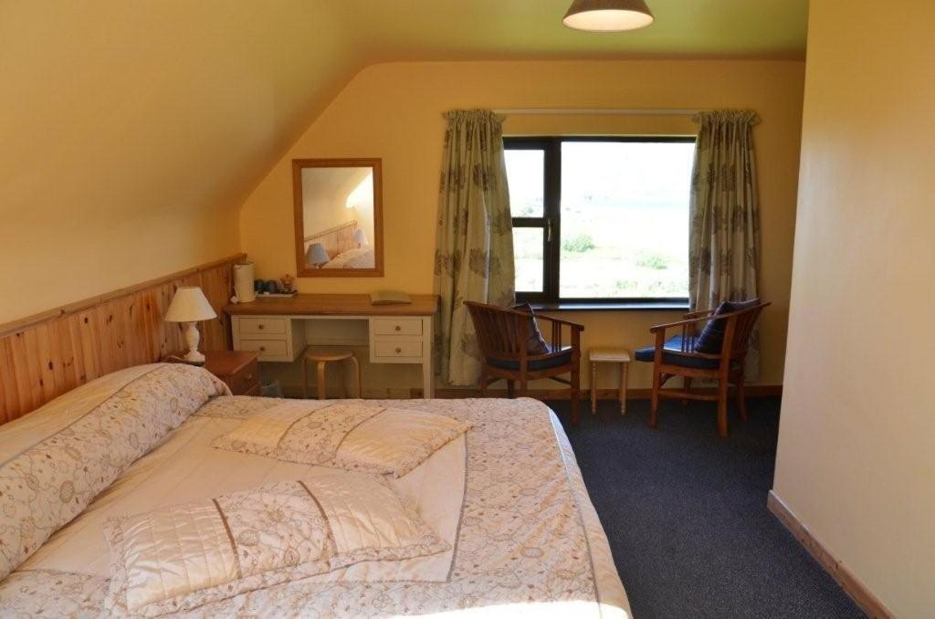 Decourcey'S Hazelbrook Farmhouse B&B Cleggan Pokoj fotografie